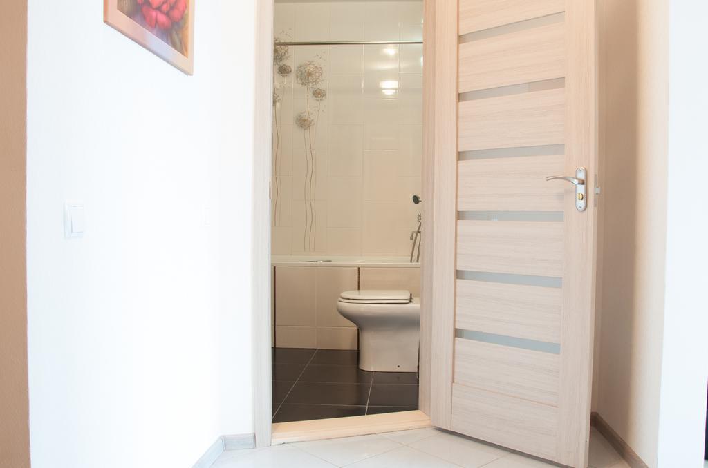 Apartment on Bogatyrskaya 6a Kiev Eksteriør bilde